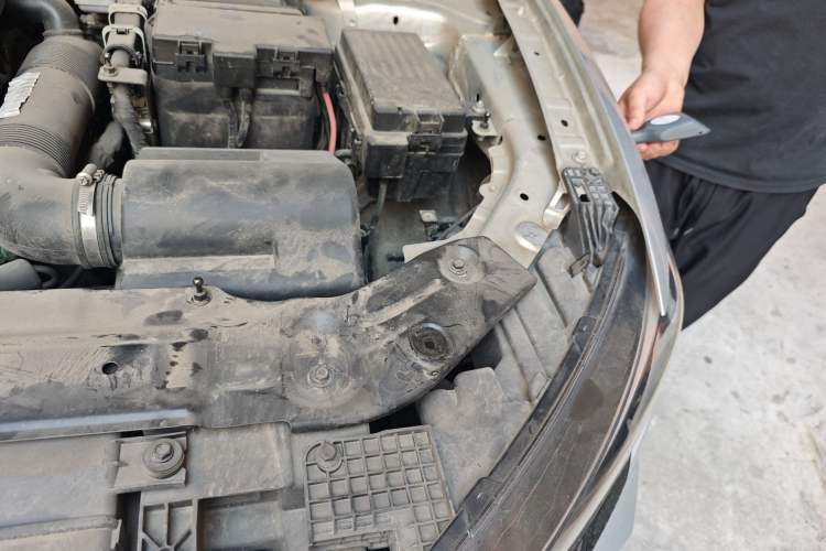 Used Hongqi HS5 2019 2.0T Smart Connect Flagship All-Wheel-Drive Version Engine Bay Left
