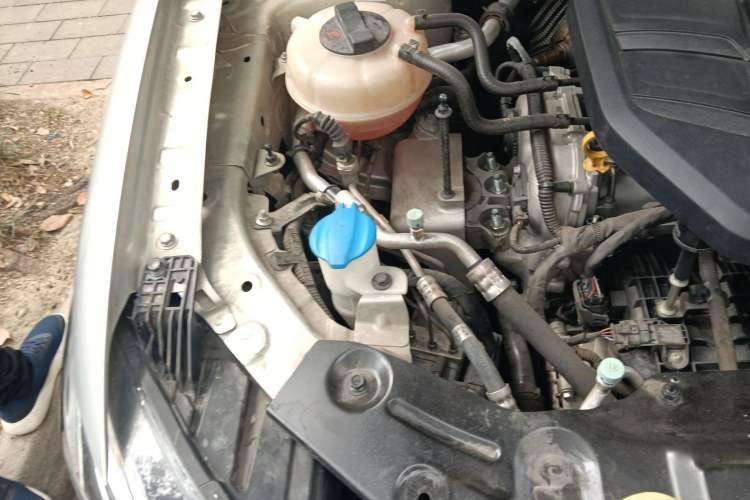 Used Hongqi HS5 2019 2.0T Smart Connect Flagship All-Wheel-Drive Version Engine Bay Right