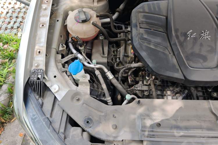 Used Hongqi HS5 2019 2.0T Smart Connect Flagship Edition Engine Bay Right