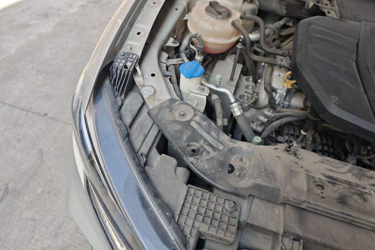 Used Hongqi HS5 2019 2.0T Smart Connect Flagship All-Wheel-Drive Version Engine Bay Right