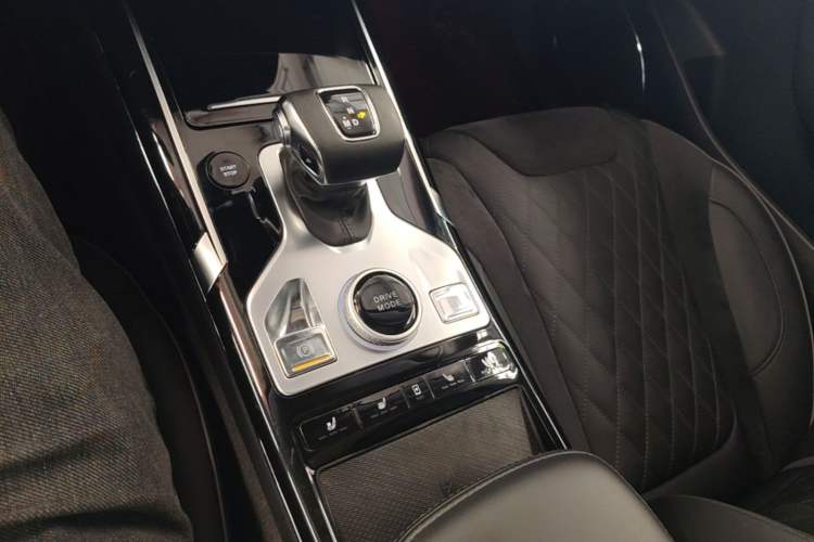 Used Hongqi HS5 2019 2.0T Smart Connect Flagship All-Wheel-Drive Version Gear Lever