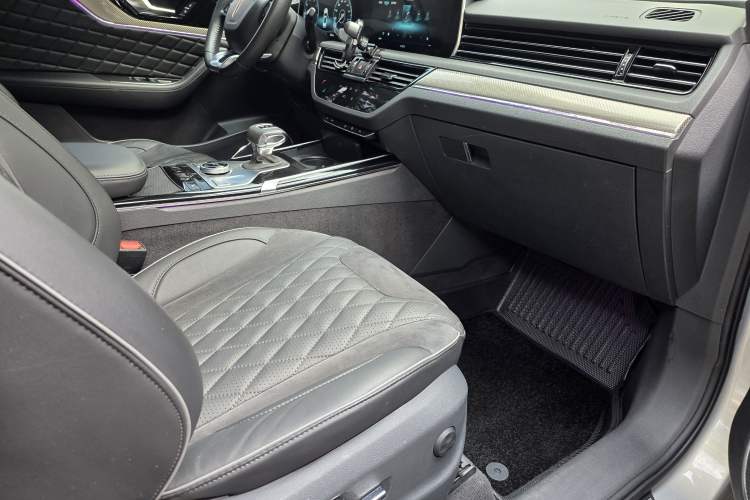 Used Hongqi HS5 2019 2.0T Smart Connect Flagship All-Wheel-Drive Version Interior 9