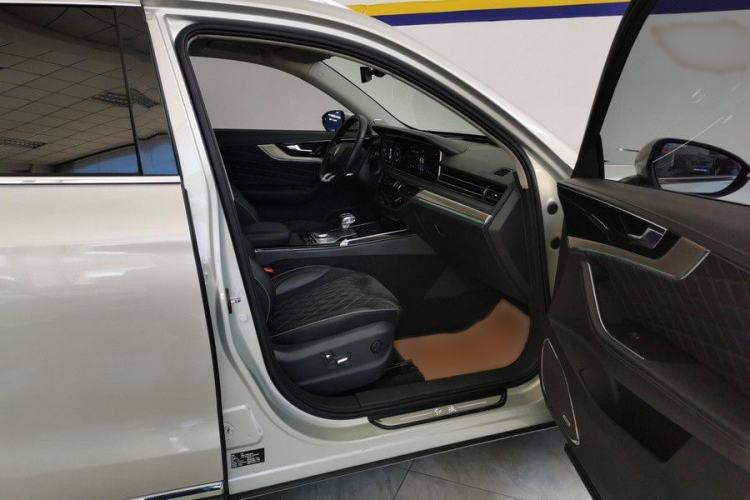 Used Hongqi HS5 2019 2.0T Smart Connect Flagship All-Wheel-Drive Version Interior 9