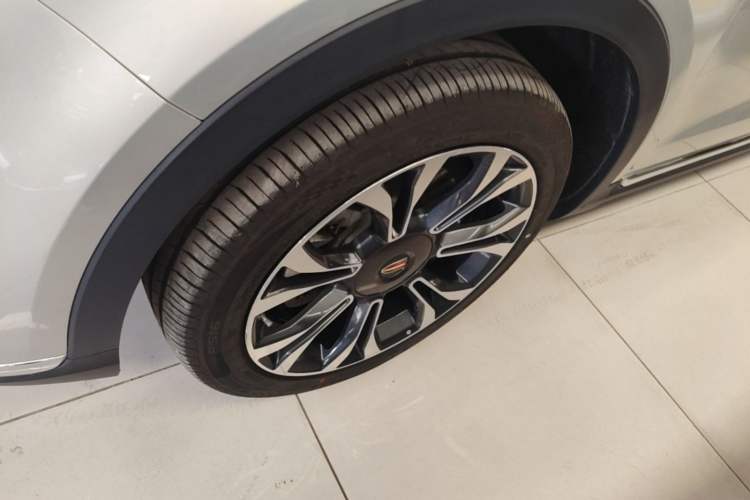 Used Hongqi HS5 2019 2.0T Smart Connect Flagship All-Wheel-Drive Version Left Front Wheel Hub