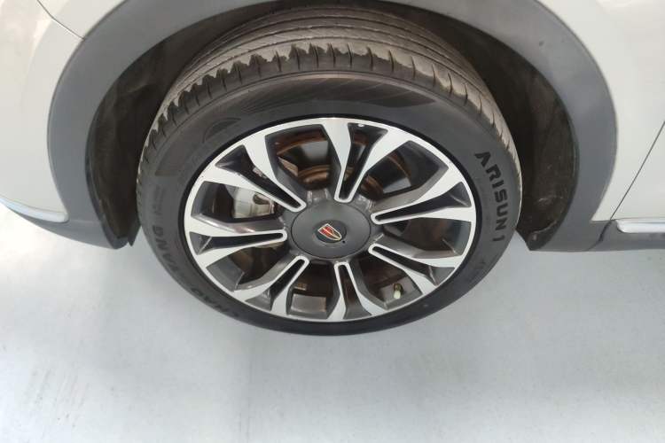 Used Hongqi HS5 2019 2.0T Smart Connect Flagship All-Wheel-Drive Version Left Front Wheel Hub