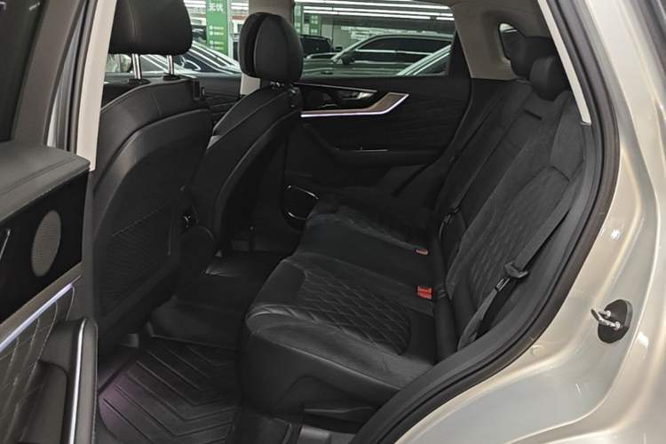 Used Hongqi HS5 2019 2.0T Smart Connect Flagship All-Wheel-Drive Version Left Rear Seat