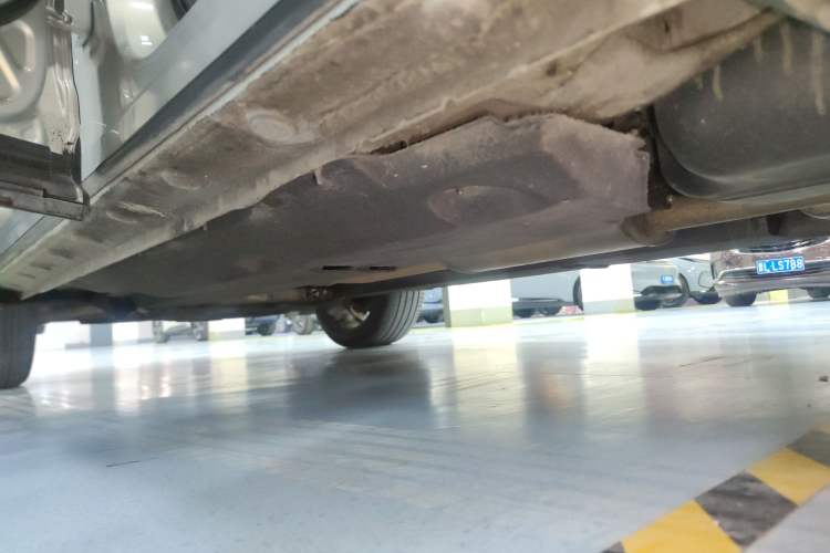 Used Hongqi HS5 2019 2.0T Smart Connect Flagship All-Wheel-Drive Version Left Side Sill