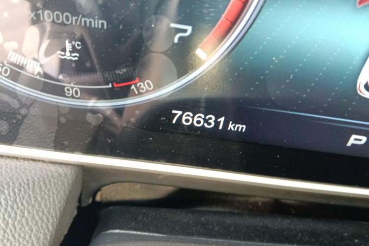 Used Hongqi HS5 2019 2.0T Smart Connect Flagship All-Wheel-Drive Version Odometer Close Up