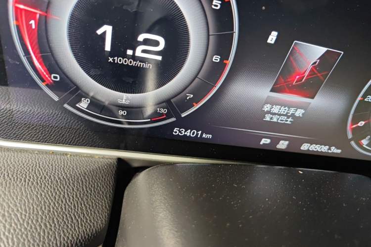 Used Hongqi HS5 2019 2.0T Smart Connect Flagship Edition Odometer Close Up