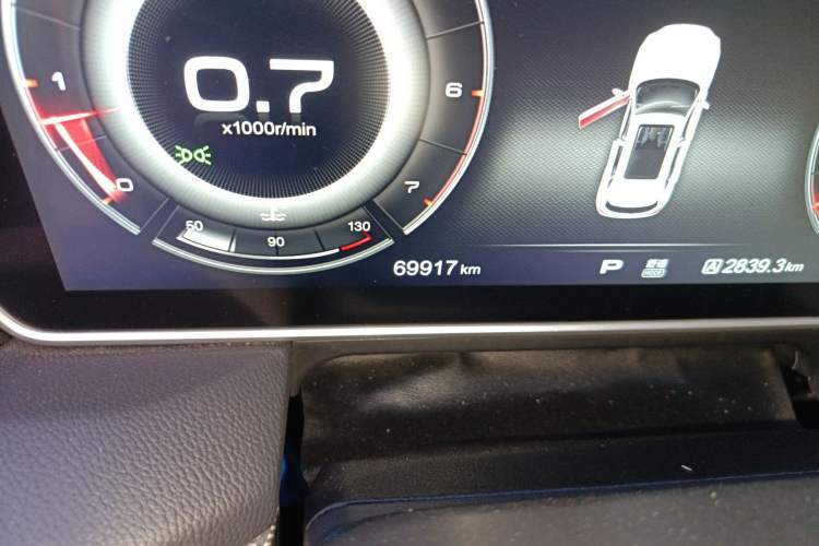 Used Hongqi HS5 2019 2.0T Smart Connect Flagship Edition Odometer Close Up
