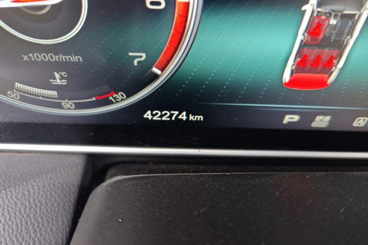 Used Hongqi HS5 2019 2.0T Smart Connect Flagship Edition Odometer Close Up