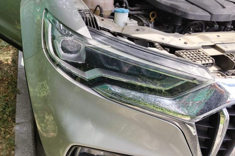 Used Hongqi HS5 2019 2.0T Smart Connect Flagship All-Wheel-Drive Version Right Front Headlight