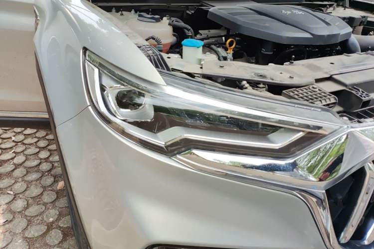Used Hongqi HS5 2019 2.0T Smart Connect Flagship All-Wheel-Drive Version Right Front Headlight