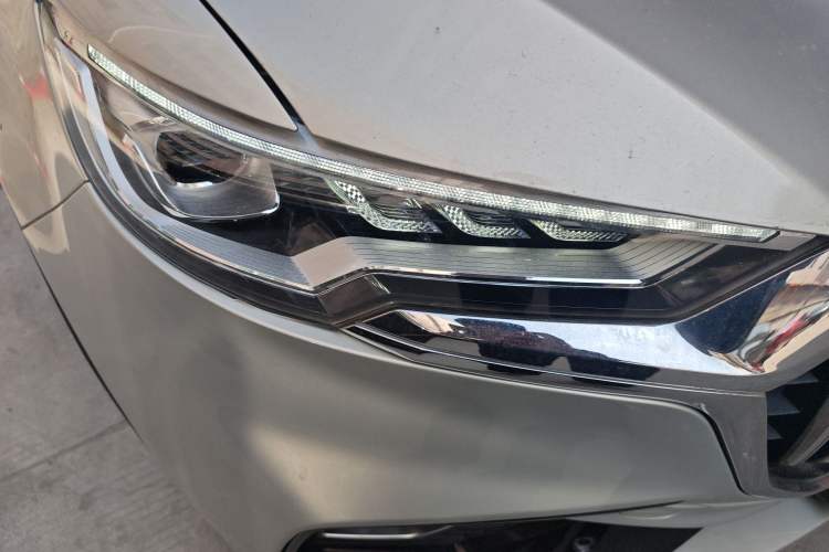 Used Hongqi HS5 2019 2.0T Smart Connect Flagship All-Wheel-Drive Version Right Front Headlight