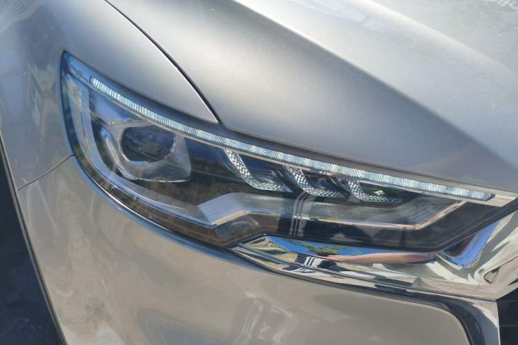 Used Hongqi HS5 2019 2.0T Smart Connect Flagship All-Wheel-Drive Version Right Front Headlight