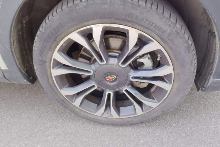 Used Hongqi HS5 2019 2.0T Smart Connect Flagship All-Wheel-Drive Version Right Front Wheel Hub