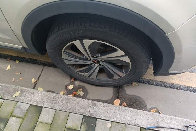 Used Hongqi HS5 2019 2.0T Smart Connect Flagship Edition Right Front Wheel Hub