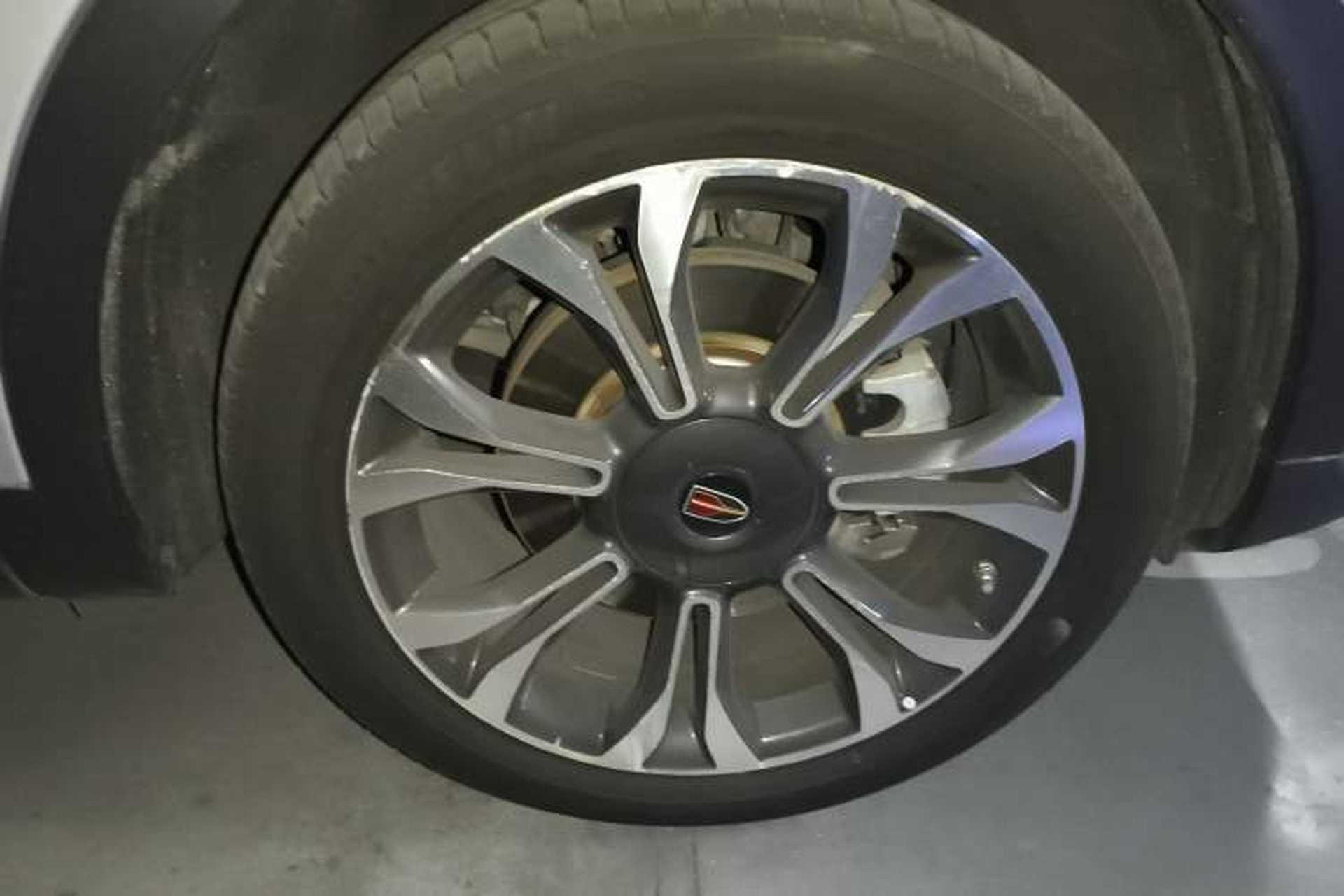 Used Hongqi HS5 2019 2.0T Smart Connect Flagship All-Wheel-Drive Version Right Front Wheel Hub