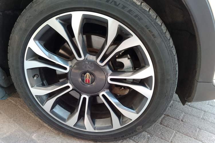 Used Hongqi HS5 2019 2.0T Smart Connect Flagship All-Wheel-Drive Version Right Front Wheel Hub