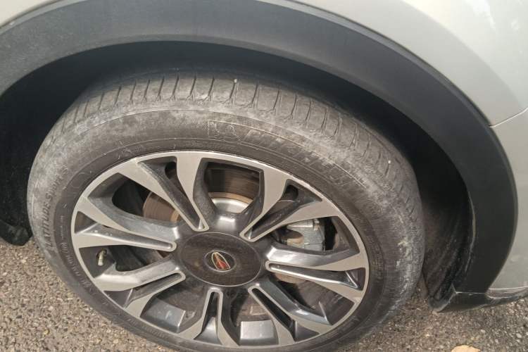 Used Hongqi HS5 2019 2.0T Smart Connect Flagship All-Wheel-Drive Version Right Front Wheel Hub