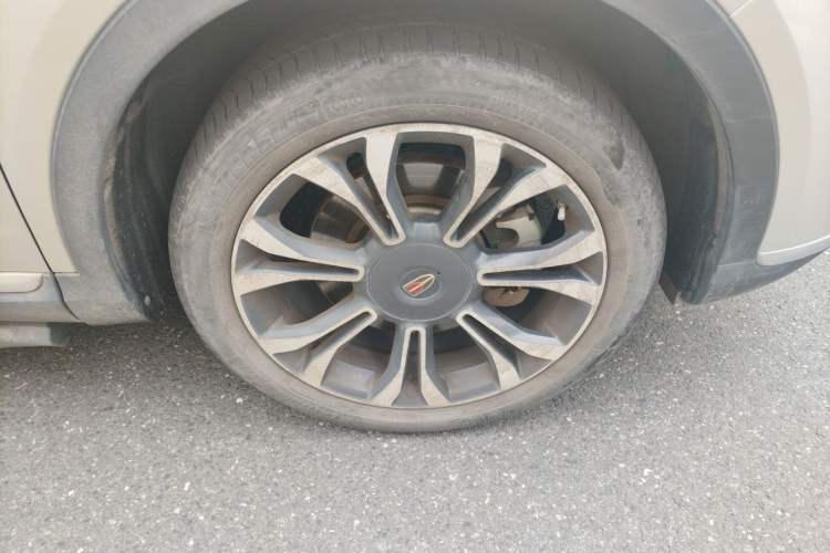 Used Hongqi HS5 2019 2.0T Smart Connect Flagship All-Wheel-Drive Version Right Front Wheel Hub