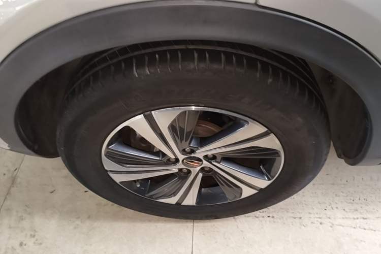 Used Hongqi HS5 2019 2.0T Smart Connect Flagship Edition Right Rear Wheel Hub