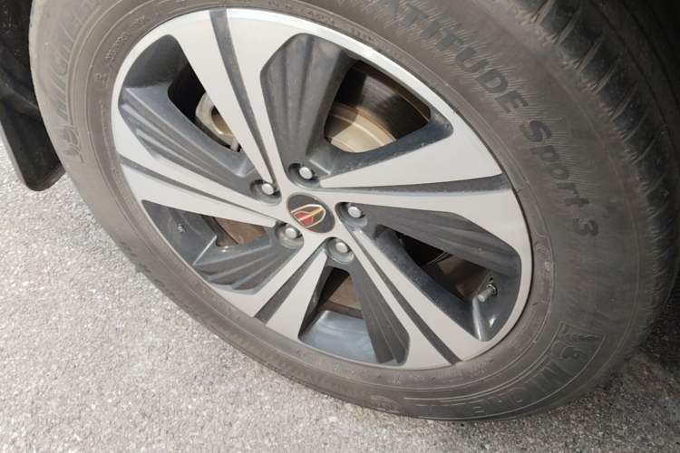 Used Hongqi HS5 2019 2.0T Smart Connect Flagship Edition Right Rear Wheel Hub