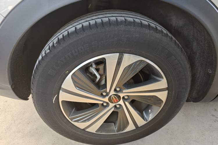 Used Hongqi HS5 2019 2.0T Smart Connect Flagship Edition Right Rear Wheel Hub