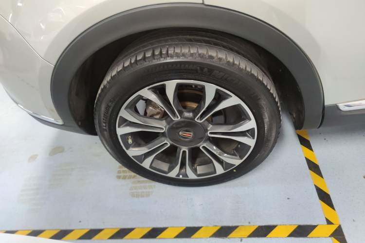 Used Hongqi HS5 2019 2.0T Smart Connect Flagship All-Wheel-Drive Version Right Rear Wheel Hub