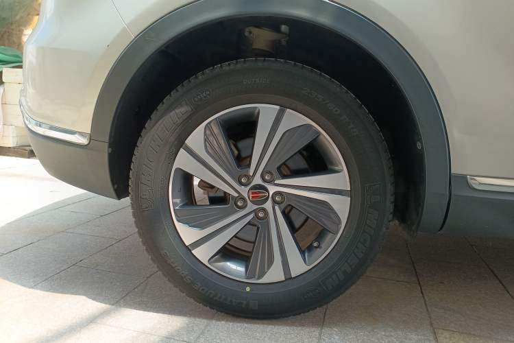 Used Hongqi HS5 2019 2.0T Smart Connect Flagship Edition Right Rear Wheel Hub