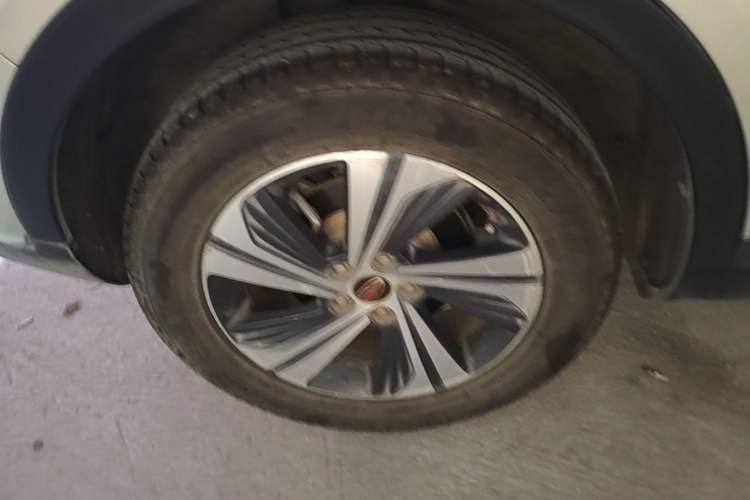 Used Hongqi HS5 2019 2.0T Smart Connect Flagship Edition Right Rear Wheel Hub