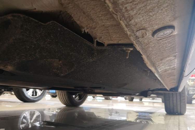 Used Hongqi HS5 2019 2.0T Smart Connect Flagship All-Wheel-Drive Version Right Side Sill