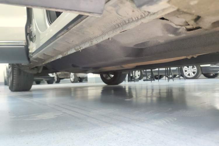 Used Hongqi HS5 2019 2.0T Smart Connect Flagship All-Wheel-Drive Version Right Side Sill