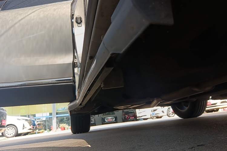 Used Hongqi HS5 2019 2.0T Smart Connect Flagship Edition Right Side Sill