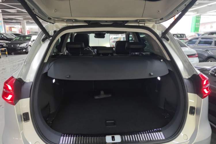 Used Hongqi HS5 2019 2.0T Smart Connect Flagship All-Wheel-Drive Version Trunk