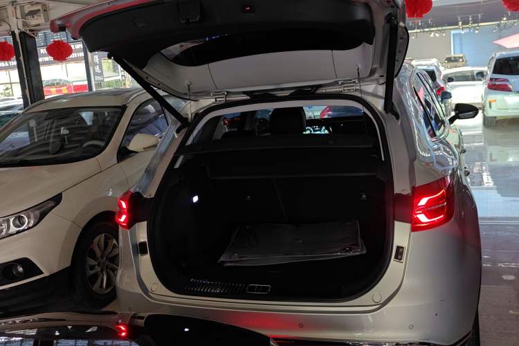 Used Hongqi HS5 2019 2.0T Smart Connect Flagship Edition Trunk