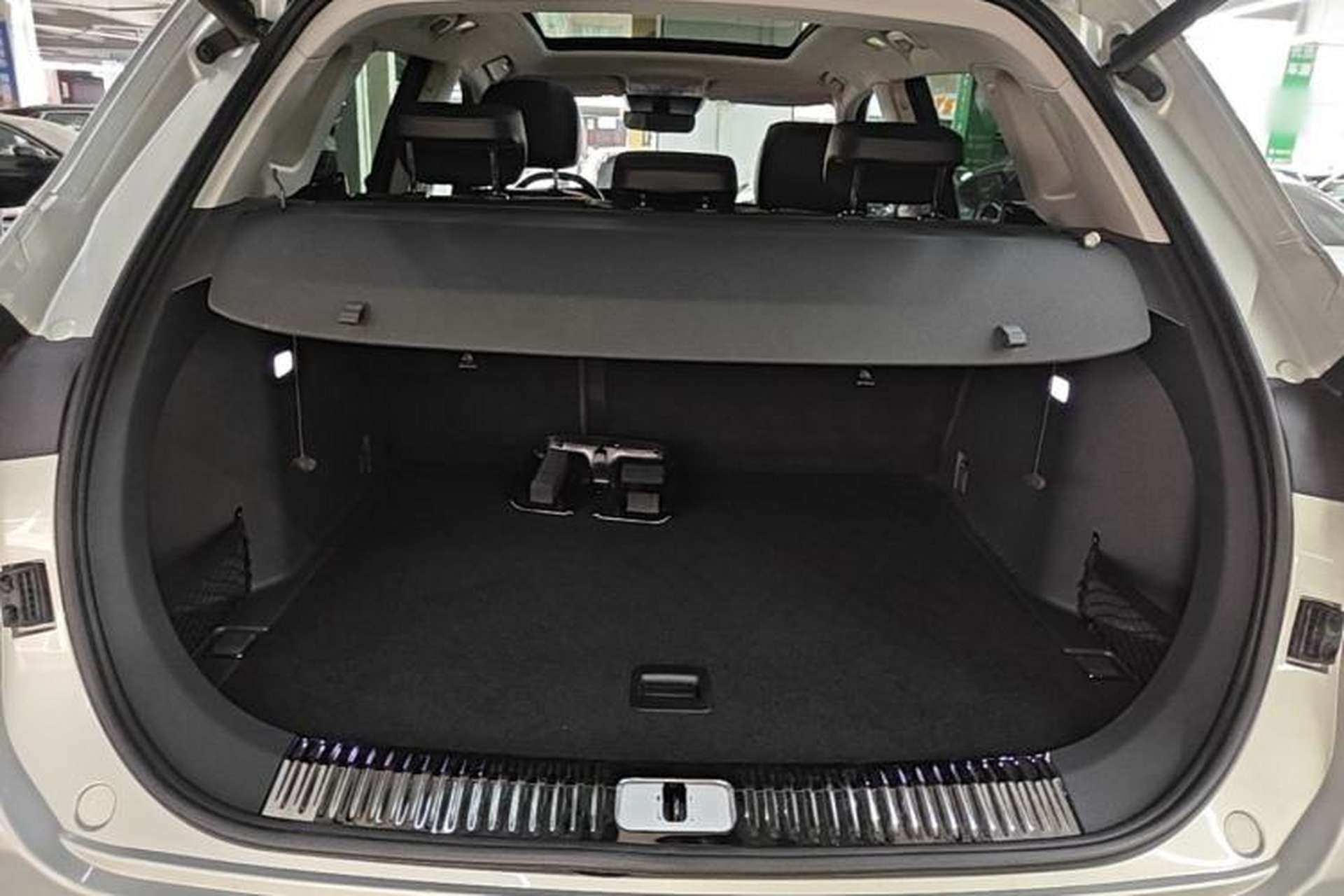 Used Hongqi HS5 2019 2.0T Smart Connect Flagship All-Wheel-Drive Version Trunk
