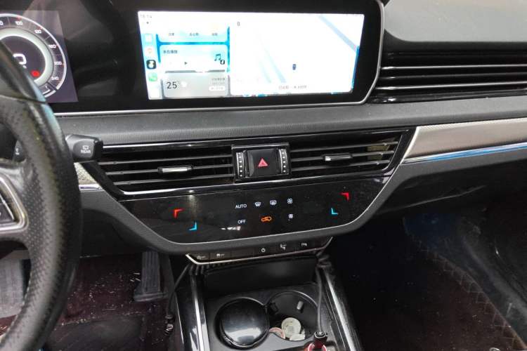Used Hongqi HS5 2019 2.0T Smart Connect Flagship Edition Audio And AC Panel