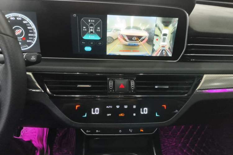 Used Hongqi HS5 2019 2.0T Smart Connect Flagship Edition Audio And AC Panel