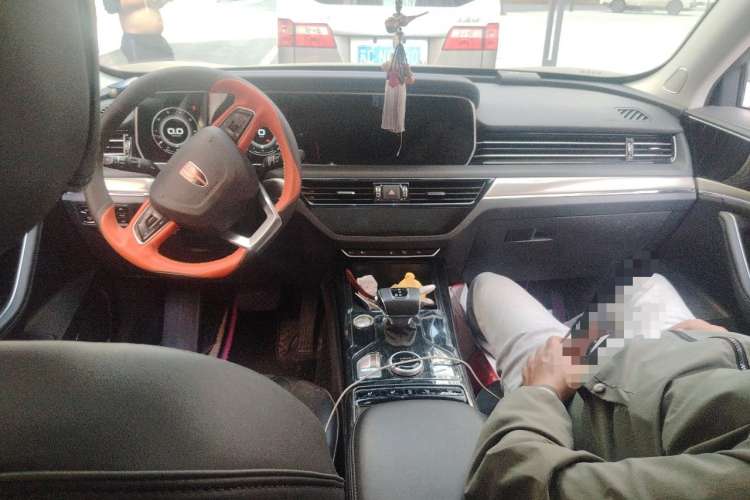 Used Hongqi HS5 2019 2.0T Smart Connect Flagship All-Wheel-Drive Version Center Console