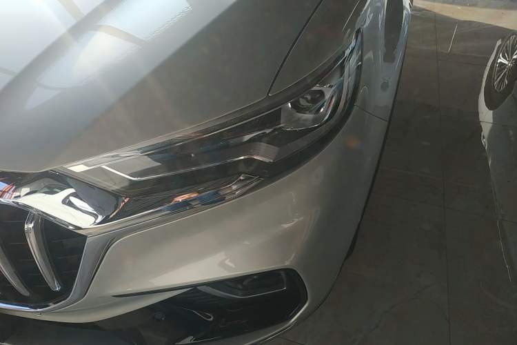 Used Hongqi HS5 2019 2.0T Smart Connect Flagship All-Wheel-Drive Version Left Front Headlight