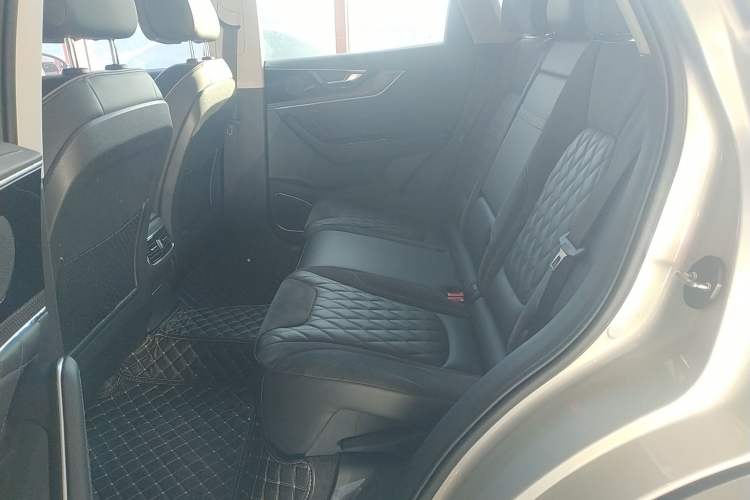 Used Hongqi HS5 2019 2.0T Smart Connect Flagship All-Wheel-Drive Version Left Rear Seat