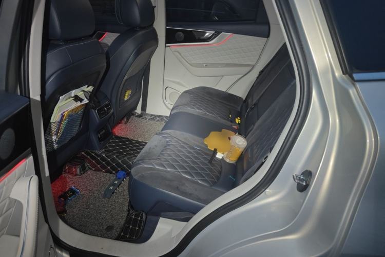 Used Hongqi HS5 2019 2.0T Smart Connect Flagship All-Wheel-Drive Version Left Rear Seat