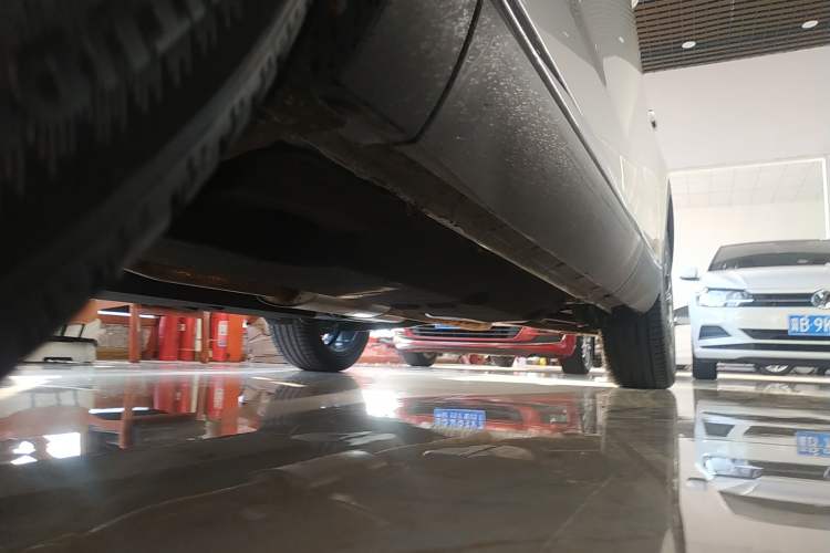 Used Hongqi HS5 2019 2.0T Smart Connect Flagship All-Wheel-Drive Version Left Side Sill