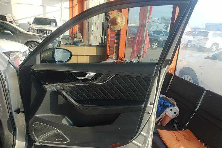 Used Hongqi HS5 2019 2.0T Smart Connect Flagship All-Wheel-Drive Version Right Front Door Interior