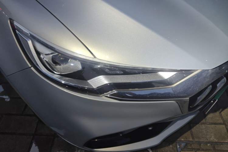 Used Hongqi HS5 2019 2.0T Smart Connect Flagship All-Wheel-Drive Version Right Front Headlight