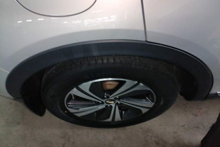 Used Hongqi HS5 2019 2.0T Smart Connect Flagship Edition Right Rear Wheel Hub