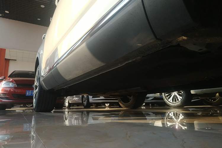 Used Hongqi HS5 2019 2.0T Smart Connect Flagship All-Wheel-Drive Version Right Side Sill
