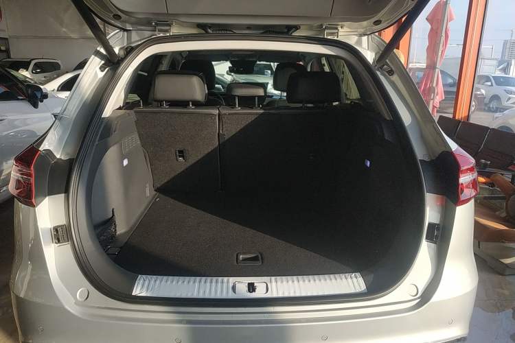 Used Hongqi HS5 2019 2.0T Smart Connect Flagship All-Wheel-Drive Version Trunk