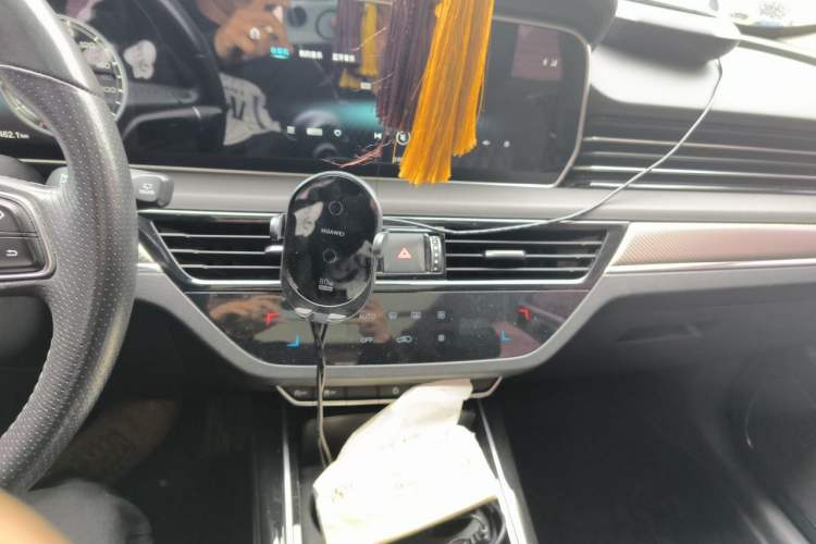 Used Hongqi HS5 2019 2.0T Smart Connect Flagship Edition Audio And AC Panel